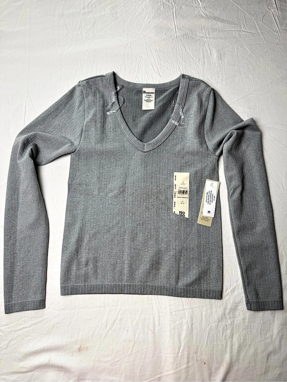 No Boundaries Gray V-Neck Long Sleeve Top Size Medium NWT